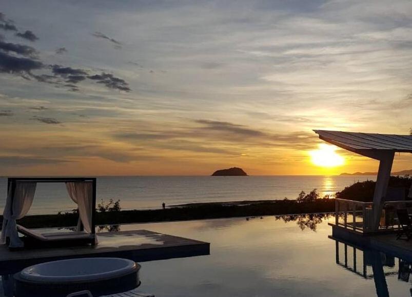 Ape Estilo Resort C/ Pe Na Areia E Vista Mar, Proximo Ao Beto Carrero Писаррас Экстерьер фото